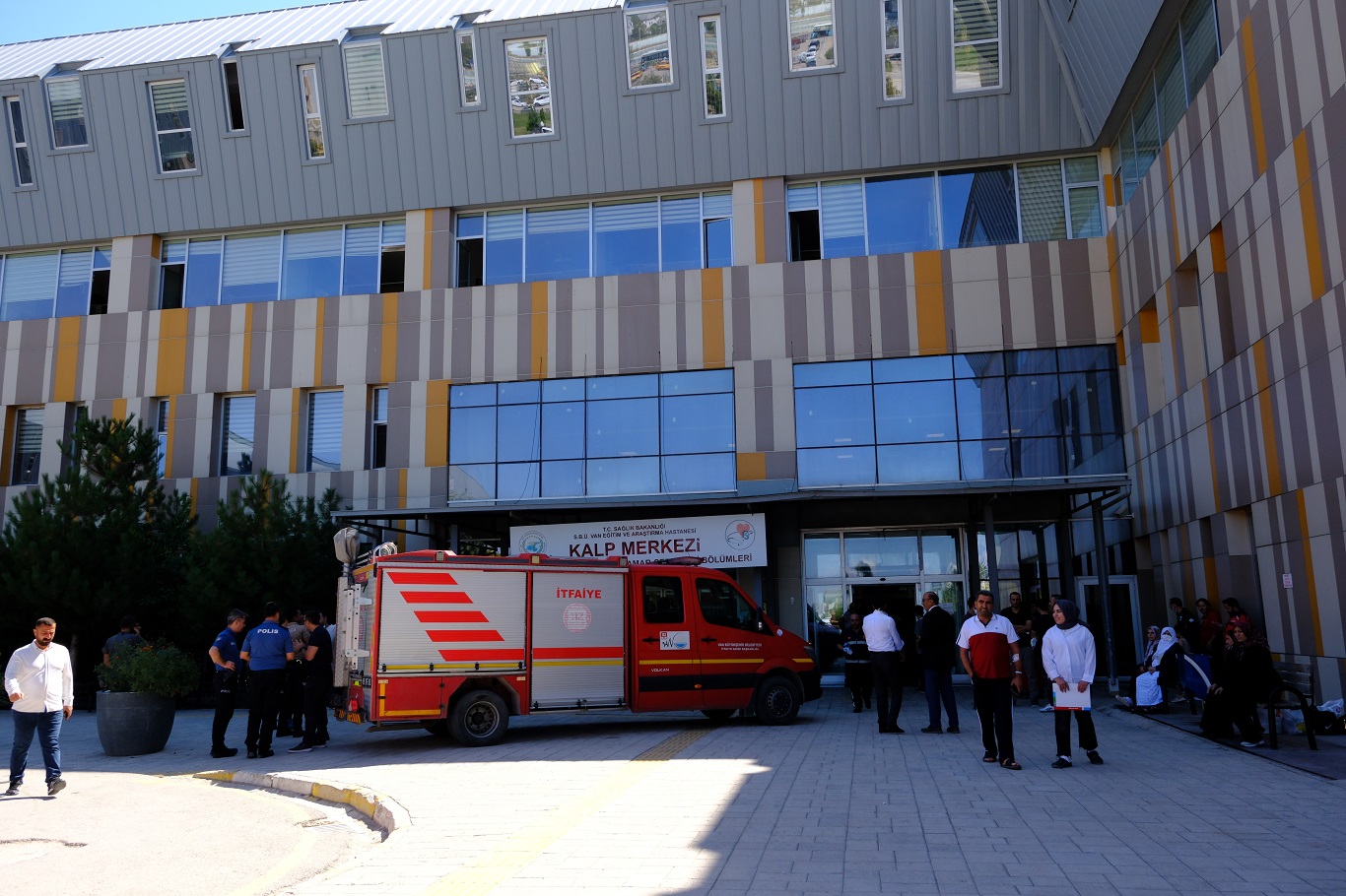 Van Eğitim ve Araştırma Hastanesi’nde yangın paniği!