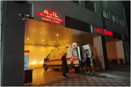 Düğün salonu çıkışında bıçaklı kavgada 2 kişi yaralandı