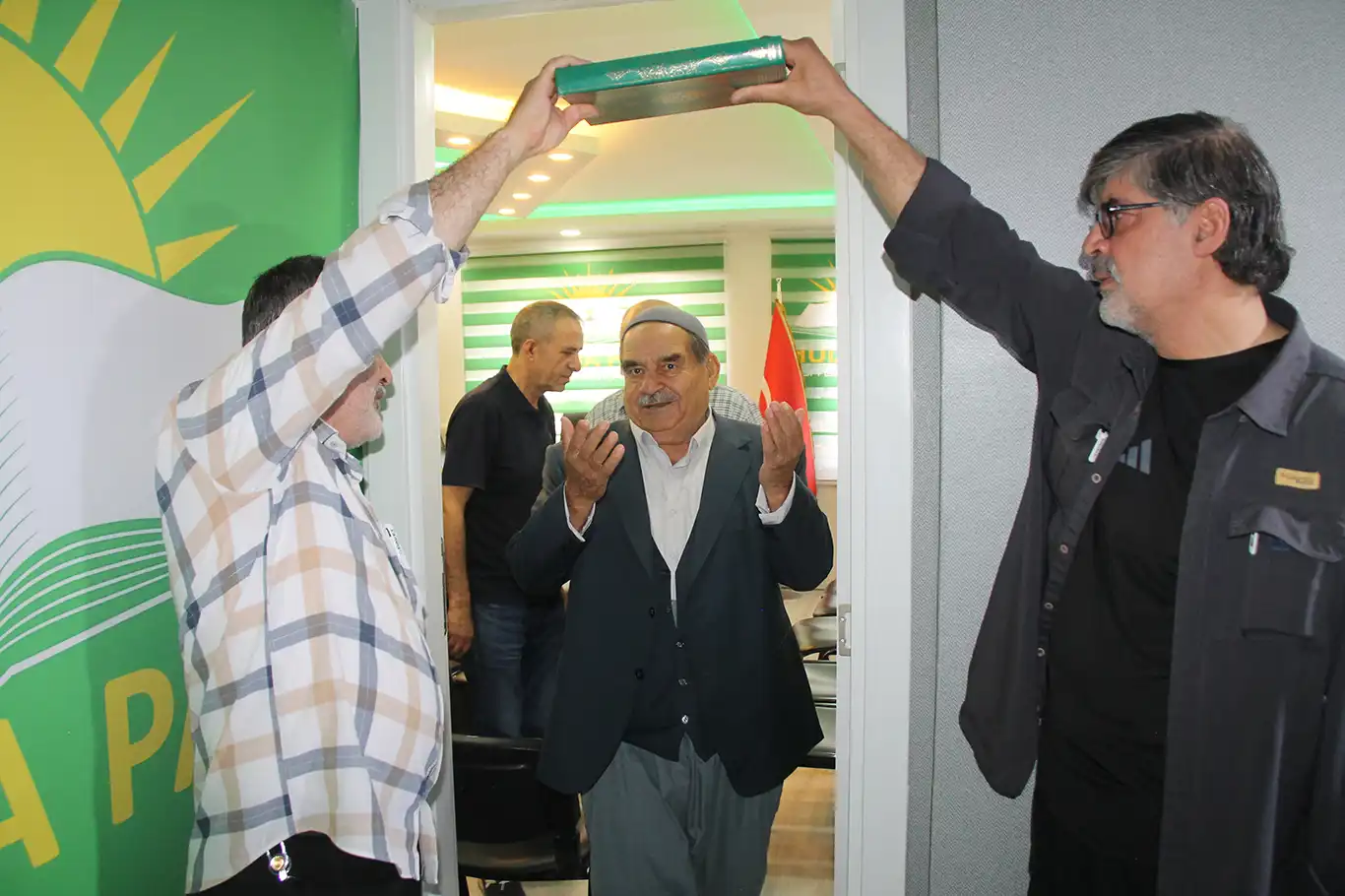 Hayvan pazarındaki kavganın tarafları HÜDA PAR'ın arabuluculuğuyla barıştı