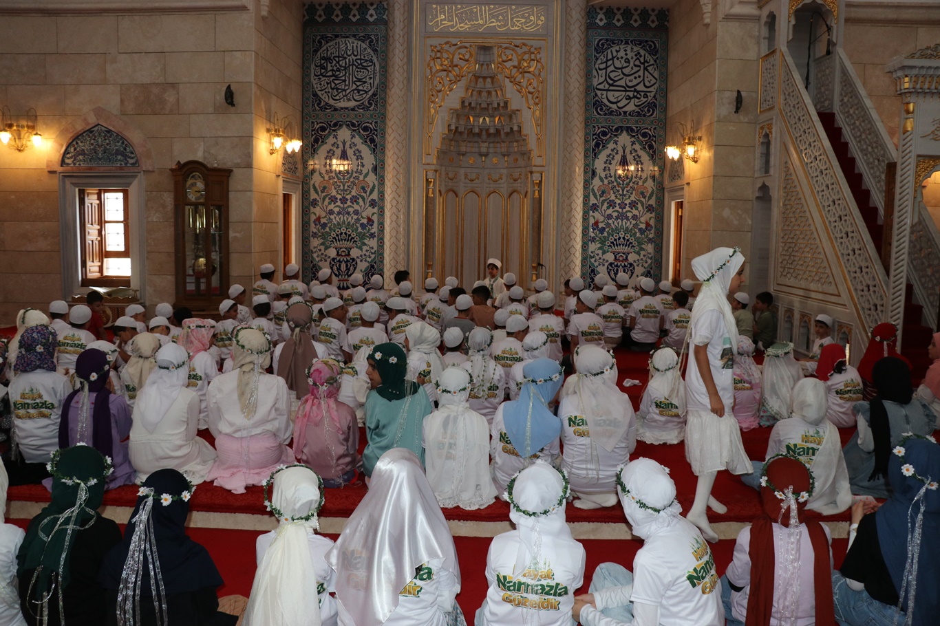 Ankara'da minikler "Hayat Namazla Güzeldir" dedi