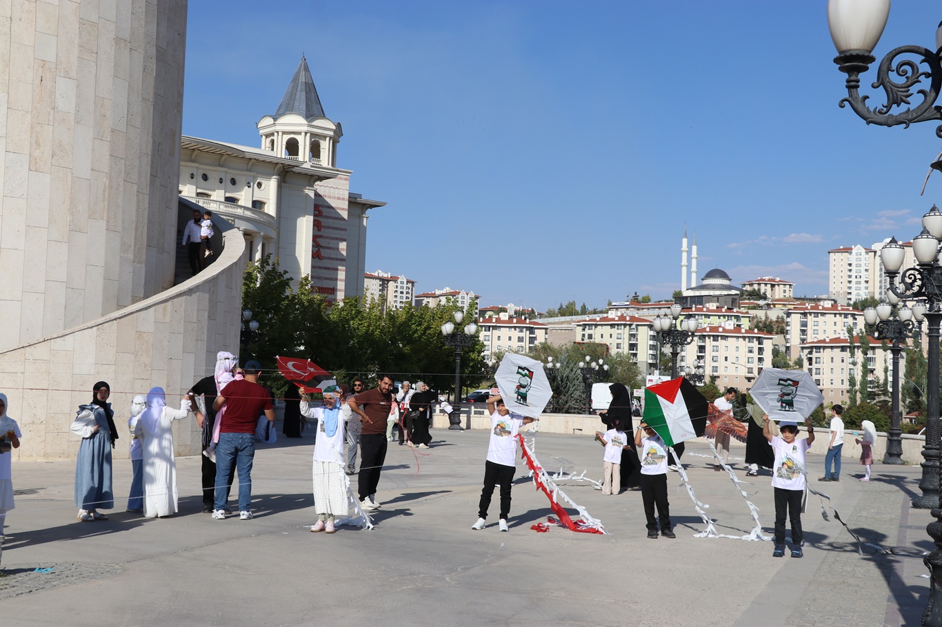 Ankara'da minikler "Hayat Namazla Güzeldir" dedi