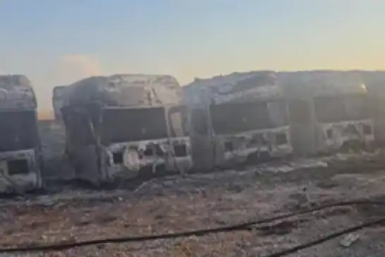 Mardin’de hurdalıkta yangın çıktı: 20 tır kabini kül oldu 