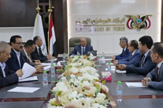 اليمن يفرض حظراً على البضائع والمنتجات الإيرانية