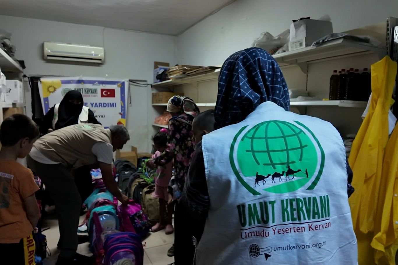 Hope Caravan distributes school supplies to orphan and needy students in Adana