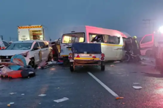 Güney Afrika'da zincirleme trafik kazası: 21 ölü