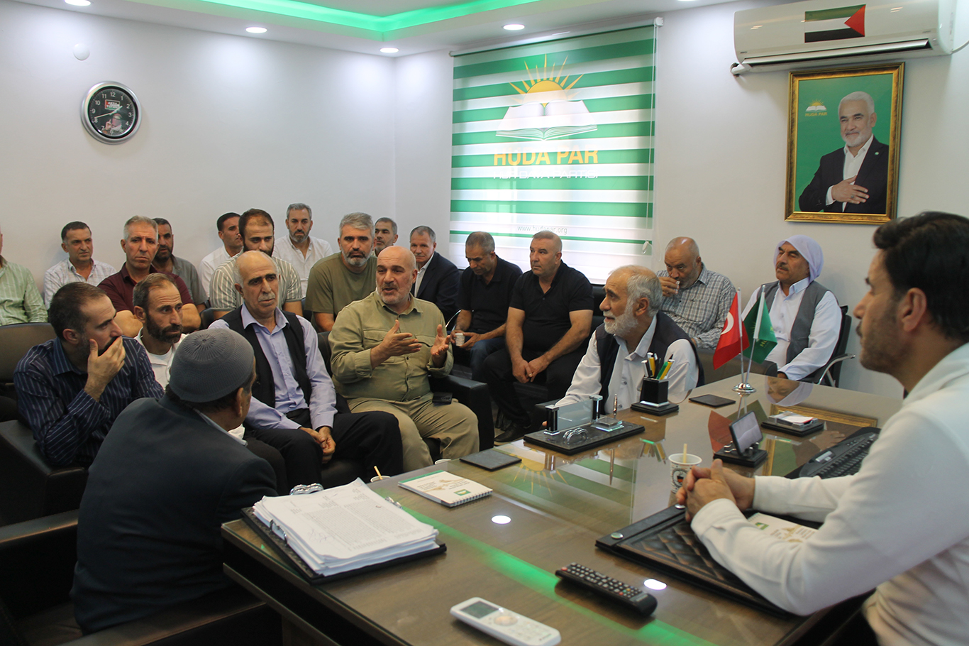 ئەو کەسانەی لە بازاڕی ئاژەڵانی دیاربەکر شەڕیان کردبوو بە ناوبژوانی هودا پار ئاشتیان کرد