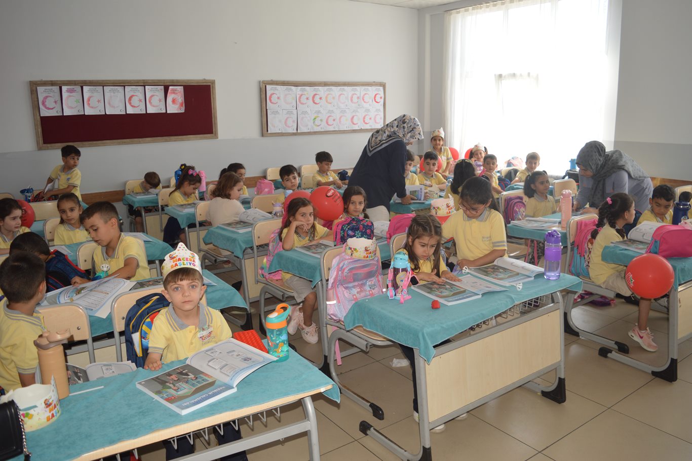 Siirt’te yeni eğitim öğretim yılının ilk gününde okul heyecanı