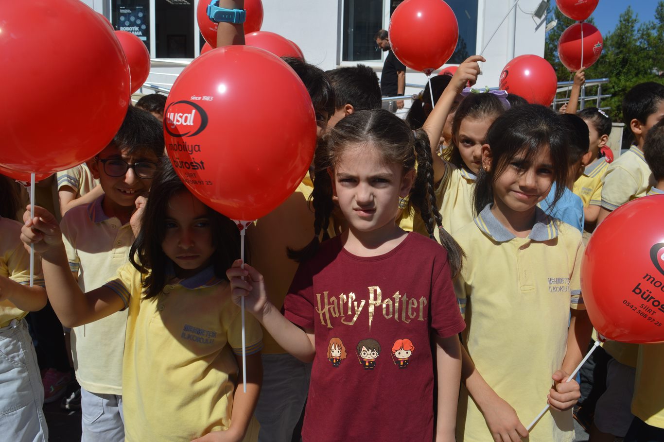 Siirt’te yeni eğitim öğretim yılının ilk gününde okul heyecanı