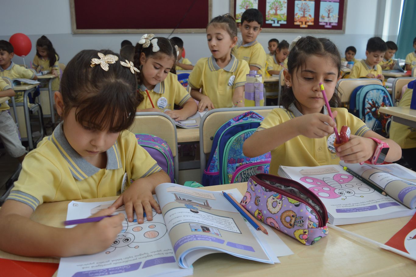 Siirt’te yeni eğitim öğretim yılının ilk gününde okul heyecanı