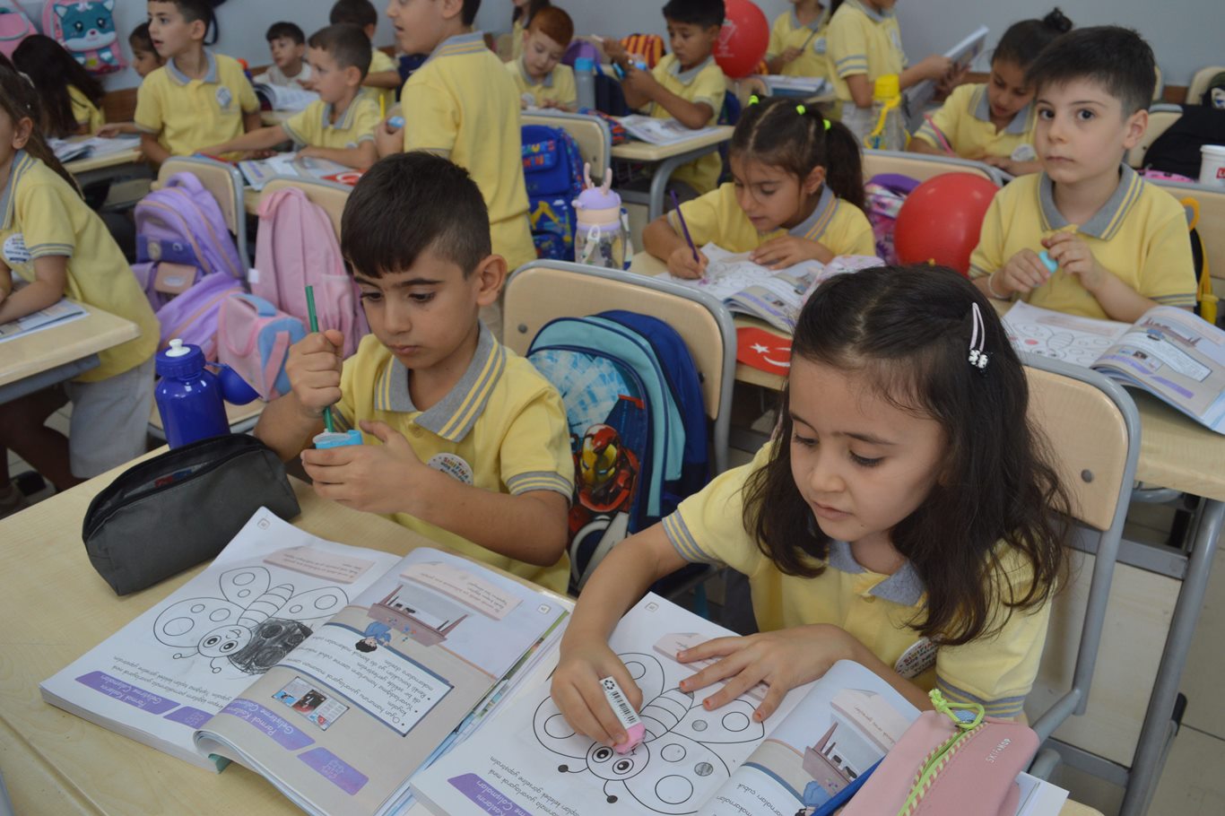 Siirt’te yeni eğitim öğretim yılının ilk gününde okul heyecanı