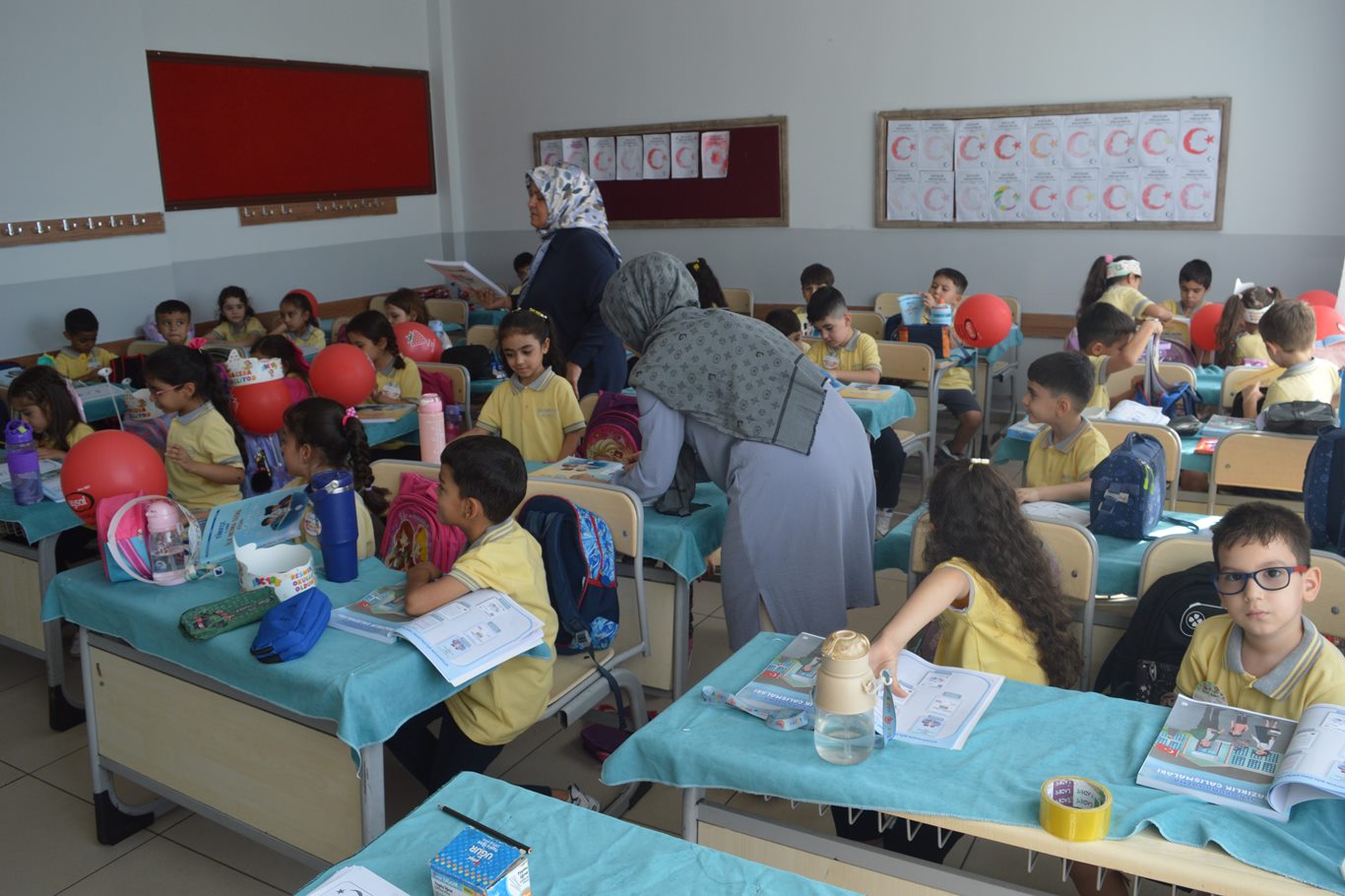Siirt’te yeni eğitim öğretim yılının ilk gününde okul heyecanı