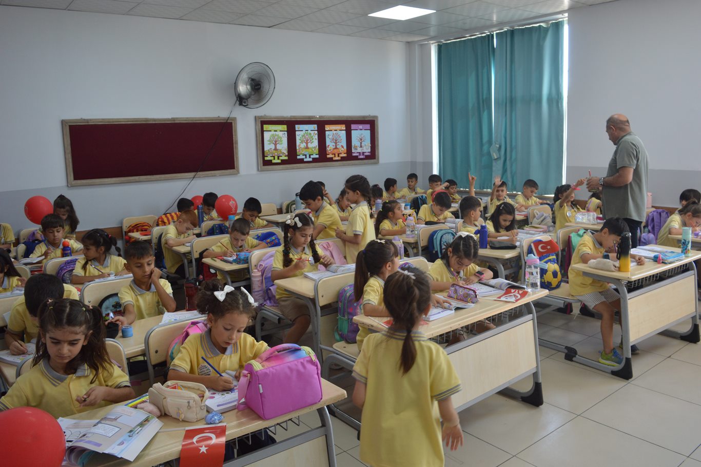 Siirt’te yeni eğitim öğretim yılının ilk gününde okul heyecanı