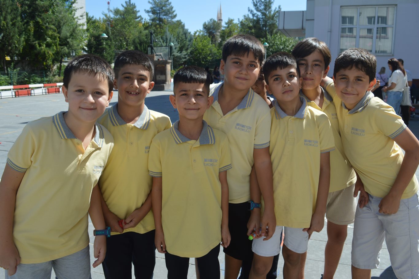 Siirt’te yeni eğitim öğretim yılının ilk gününde okul heyecanı