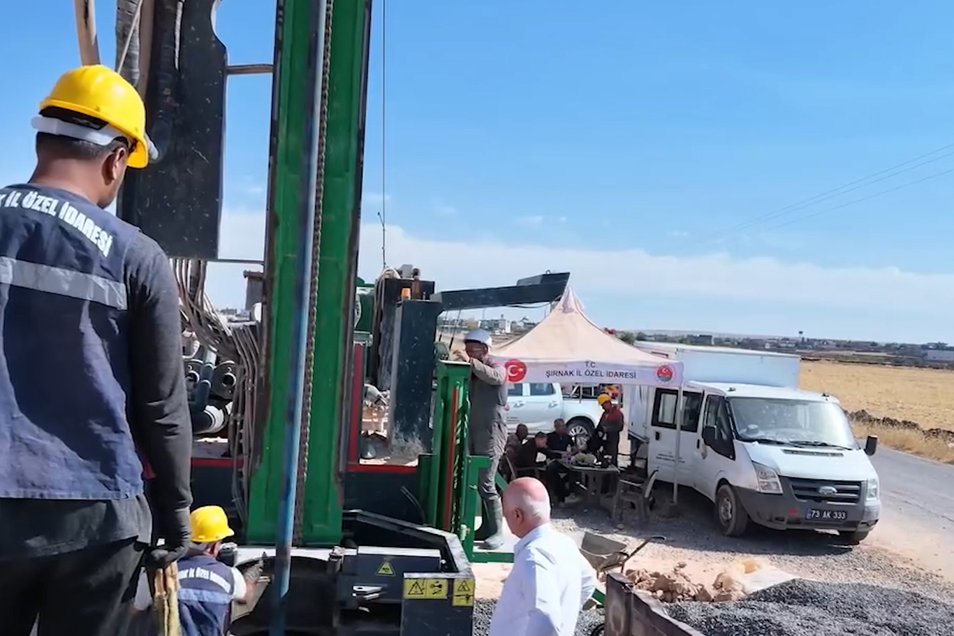 ŞIRNAK'TA SONDAJ ÇALIŞMASINDA 244 METREDE SU BULUNDU
