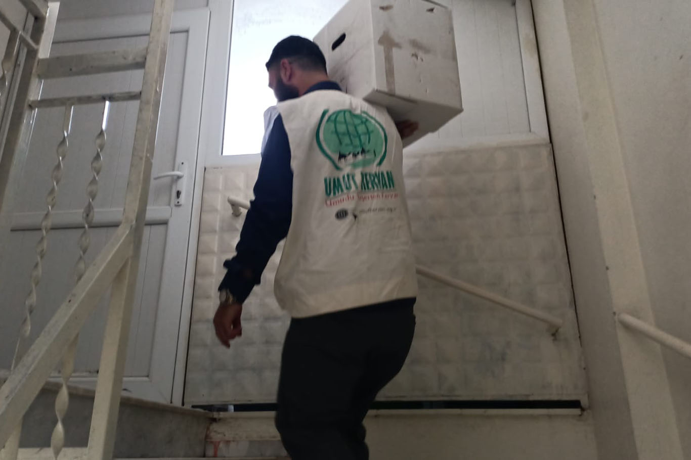 Umut Kervanı İzmir'den onlarca aileye gıda yardımı