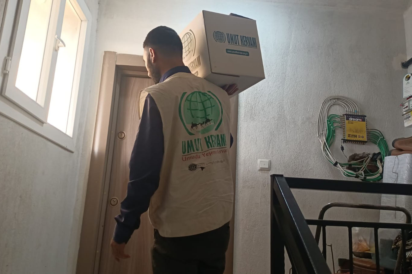 Umut Kervanı İzmir'den onlarca aileye gıda yardımı