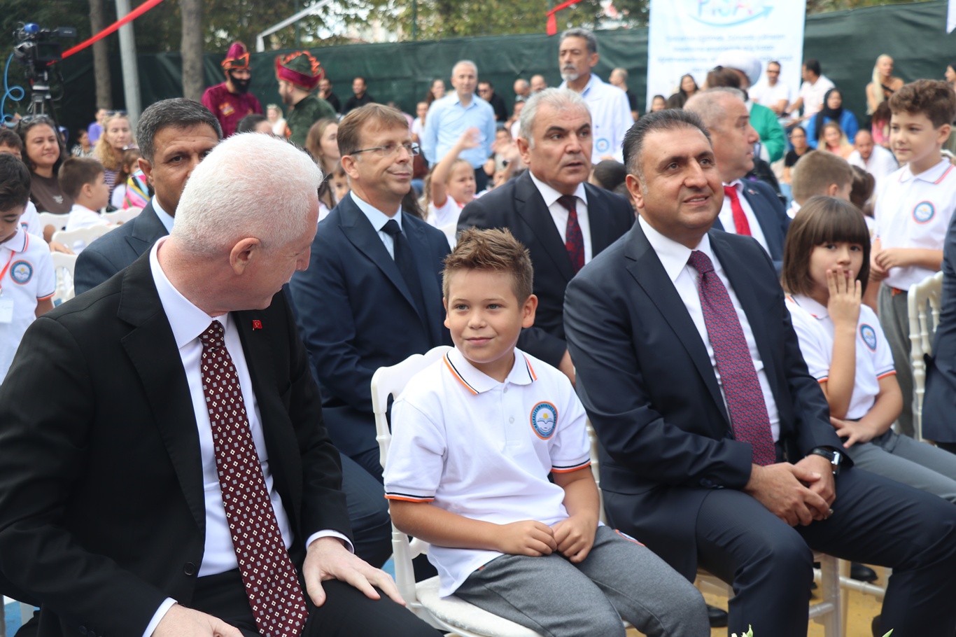 Vali Gül açıkladı: Son 10yılda ikili eğitim oranı yüzde 80'den yüzde 18'e düşürüldü