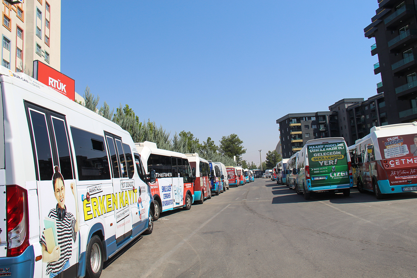 Diyarbakır'da özel halk otobüsleri kontak kapattı: Hak ettiğimiz rayici istiyoruz