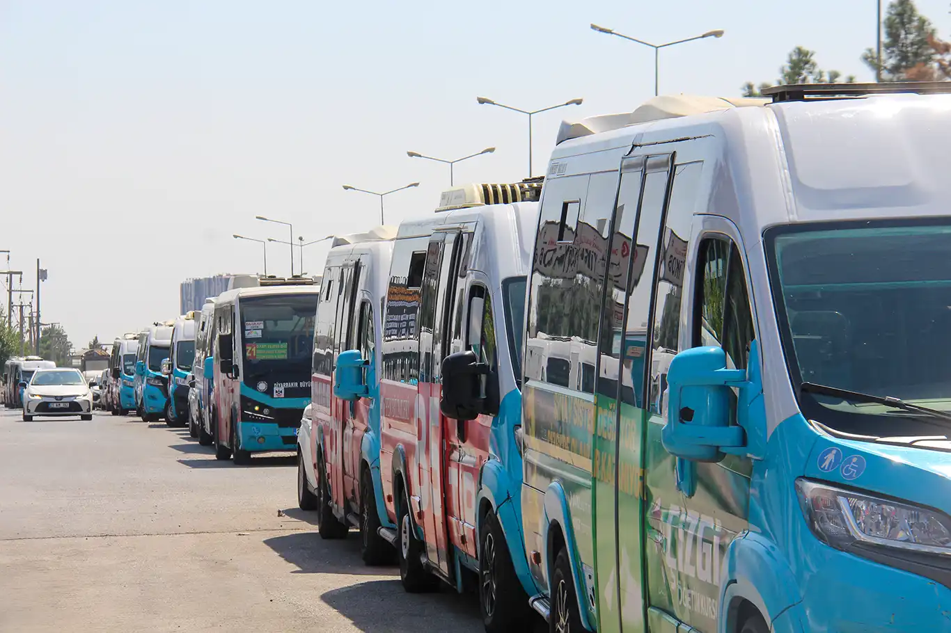 Diyarbakır'da özel halk otobüsleri kontak kapattı: Hak ettiğimiz rayiç bedeli istiyoruz
