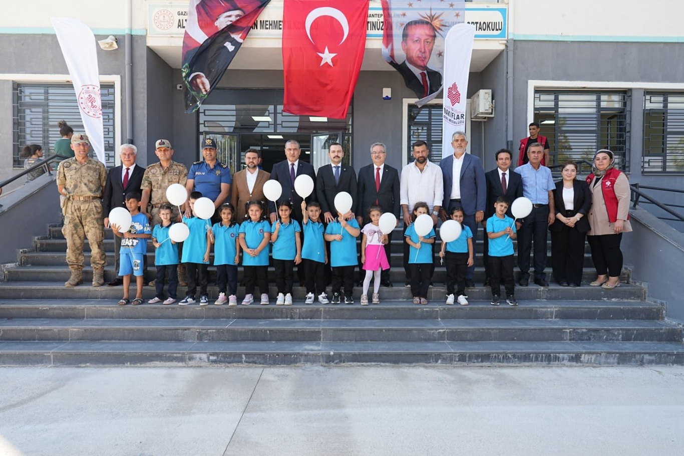 Gaziantep'te deprem bölgesindeki 35 köy okuluna eğitim desteği