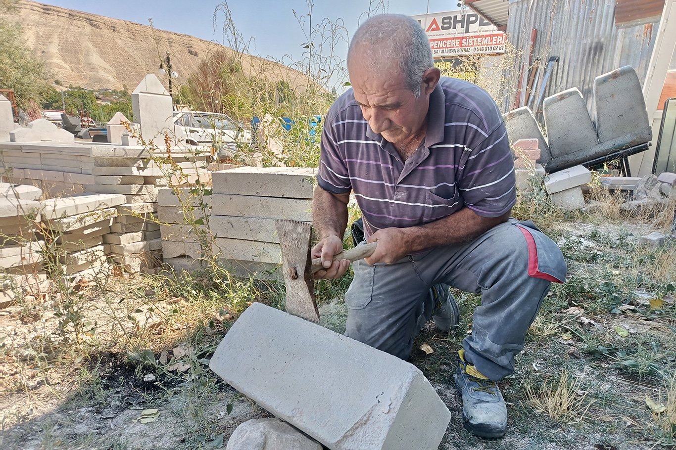 Yarım asırlık taş ustası Canlı: Çırak yetişmemesi nedeniyle bu meslek yok olma tehlikesiyle karşı karşıya 