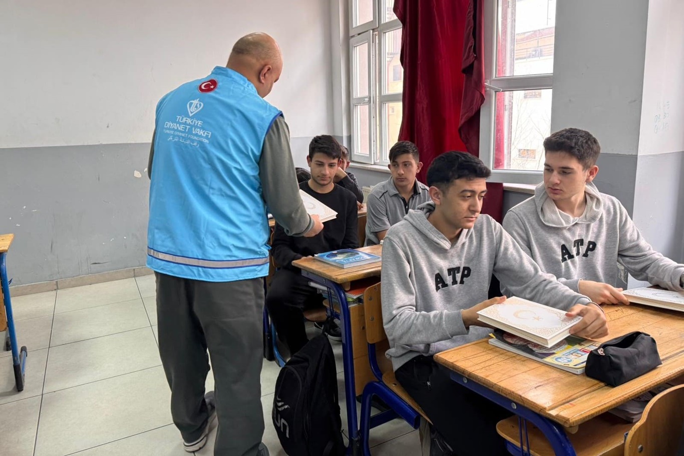 Seçmeli Kur’an-ı Kerim dersini tercih eden öğrencilere Kur’an hediye edecek