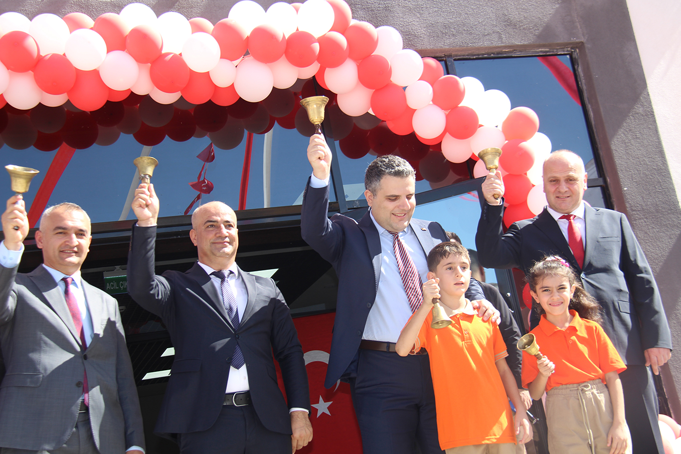 Diyarbakır'da hizmete açılan okulda İlköğretim Haftası kutlandı