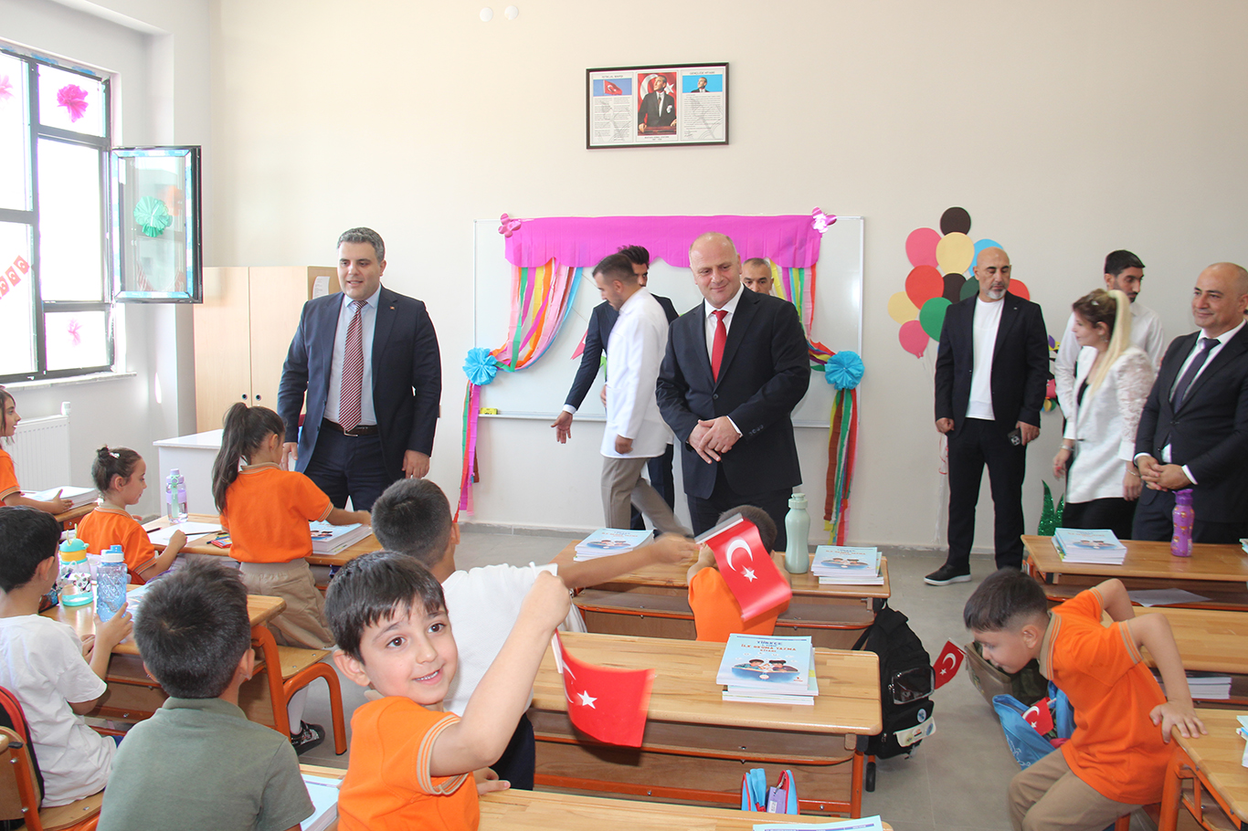 Diyarbakır'da hizmete açılan okulda İlköğretim Haftası kutlandı