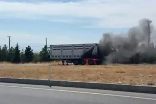 Malatya'da seyir halindeki tırın dorsesinde yangın çıktı