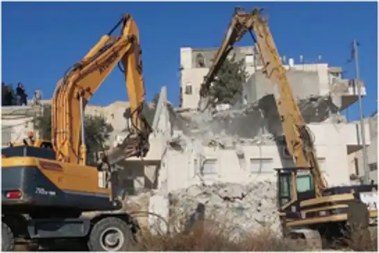 الاحتلال يهدم منزلين فلسطينيين في القدس لتضييق الوجود الفلسطيني