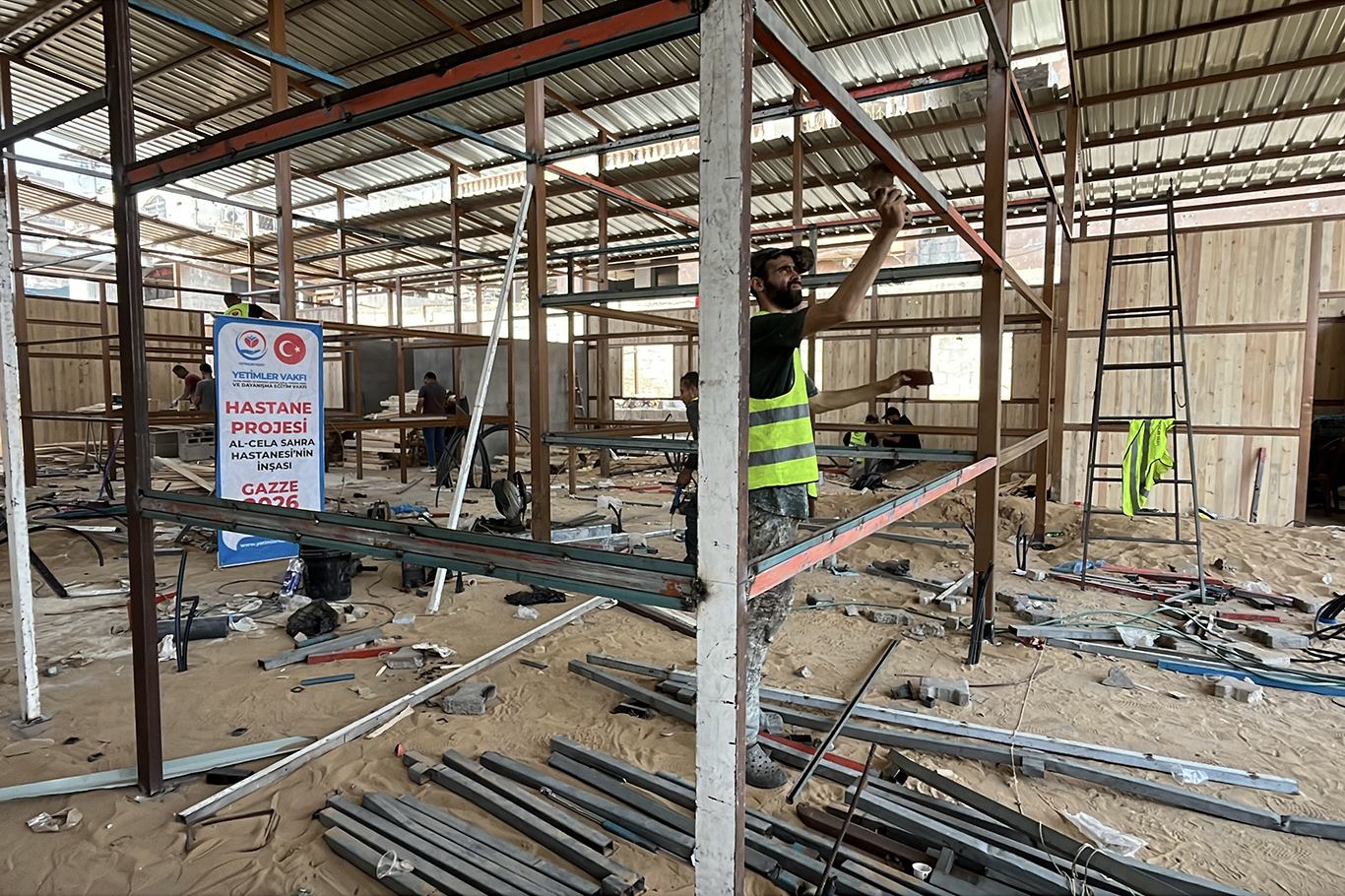 Yetimler Vakfı'nın Gazze’de "Al Cela Sahra Hastanesi Projesi" devam ediyor