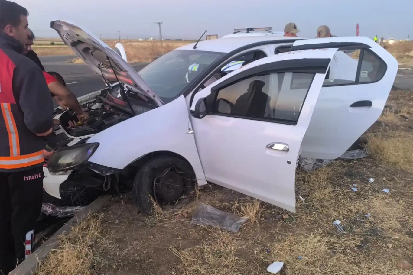 Wesayîta ku ji kontrolê derket li refûjê qelibî: 4 birîndar