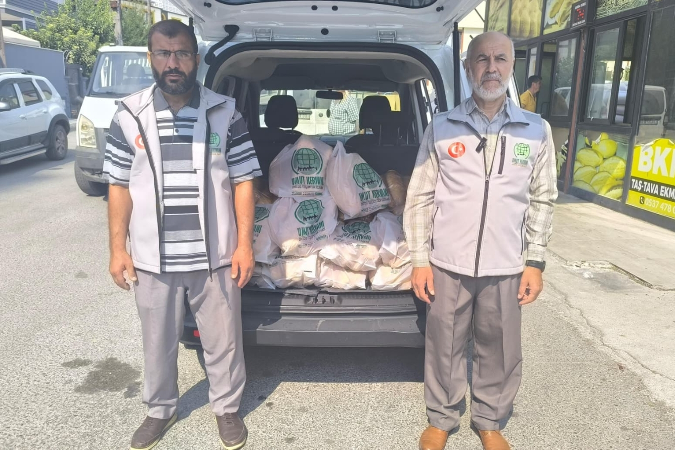 Umut Kervanı Tarsus'tan ihtiyaç sahiplerine ekmek desteği