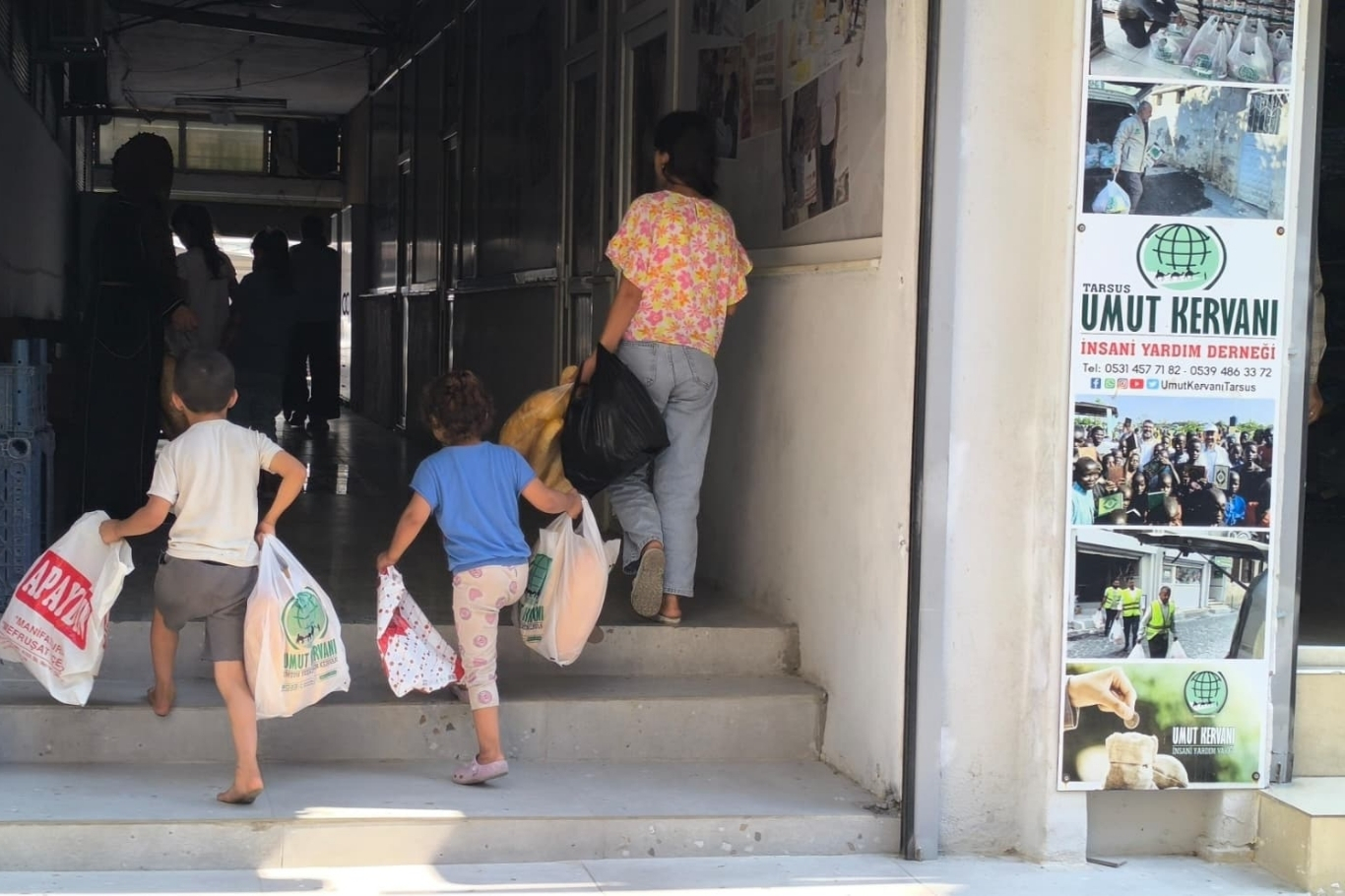 Umut Kervanı Tarsus'tan ihtiyaç sahiplerine ekmek desteği