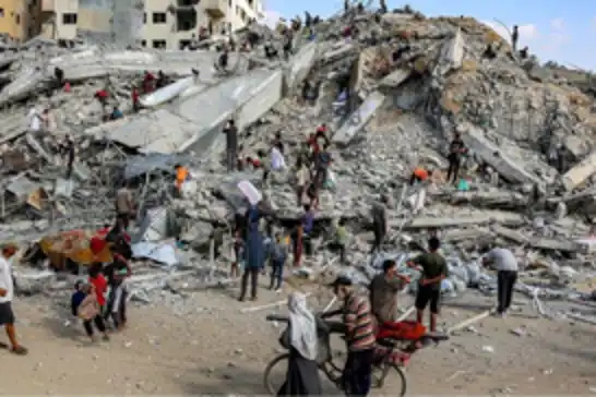 Gaza building collapse kills 20 as displaced Palestinians face growing risk