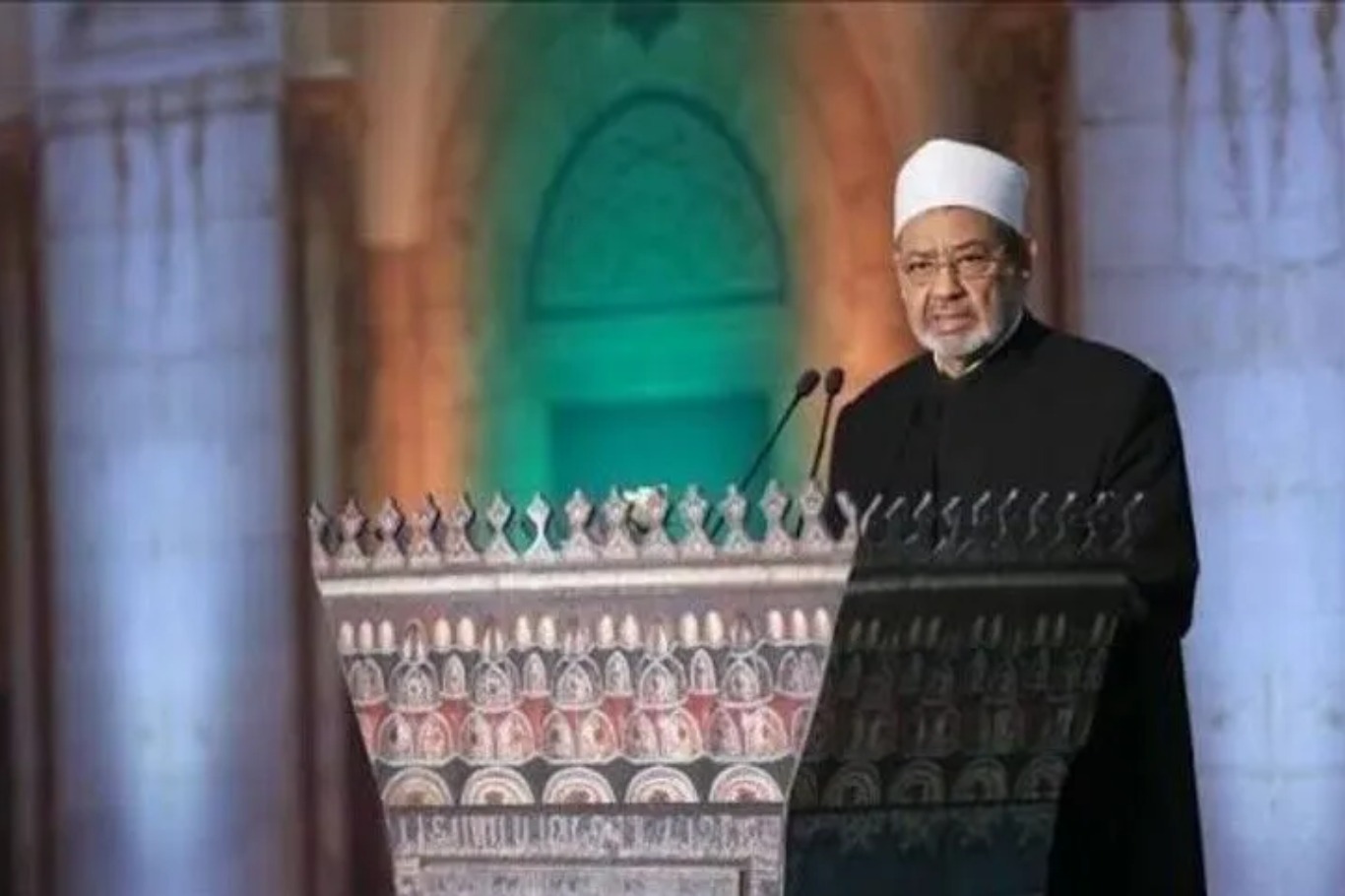 الأزهر يحذر من تداعيات استهداف مكة