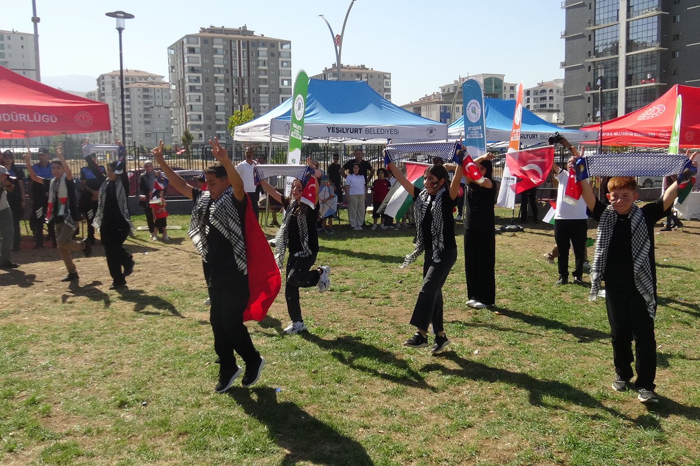Malatya'da Gazzeli çocuklar için uçurtmalar gökyüzüne bırakıldı