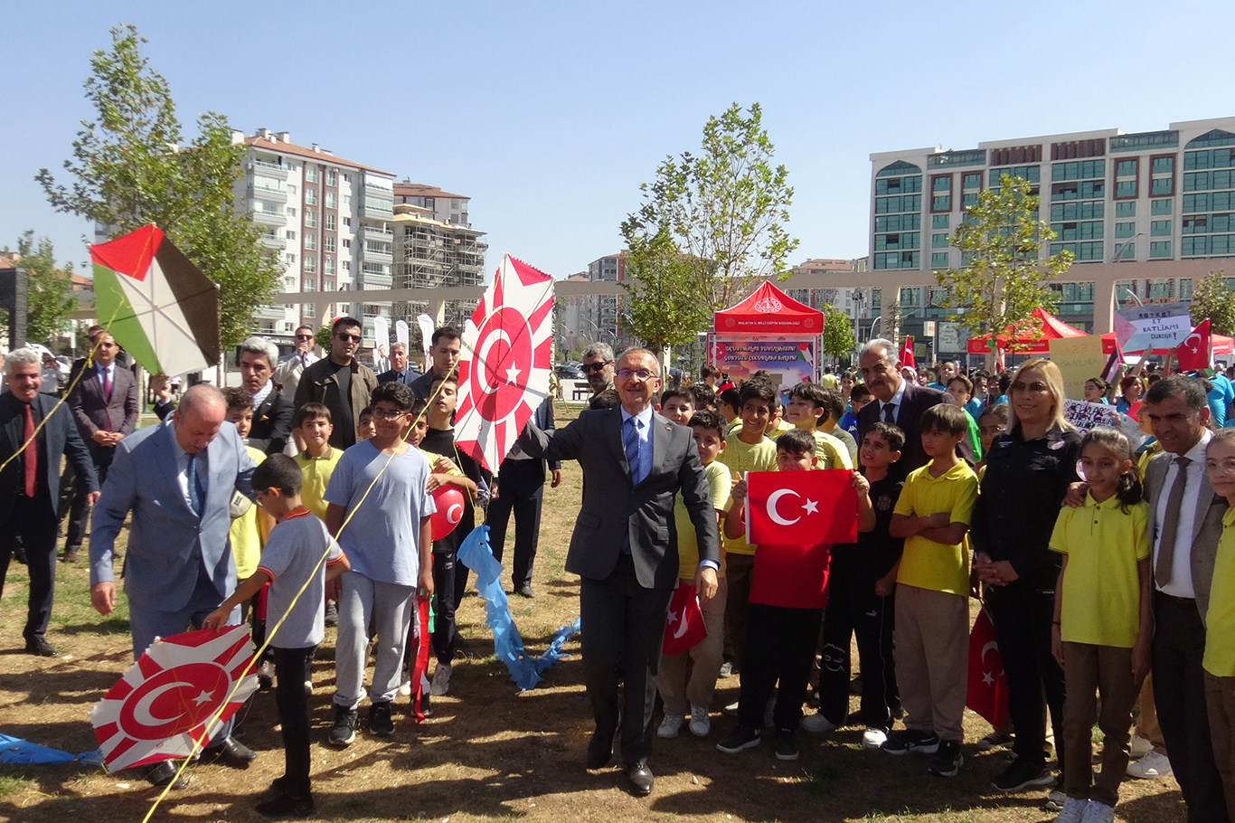 Malatya'da Gazzeli çocuklar için uçurtmalar gökyüzüne bırakıldı