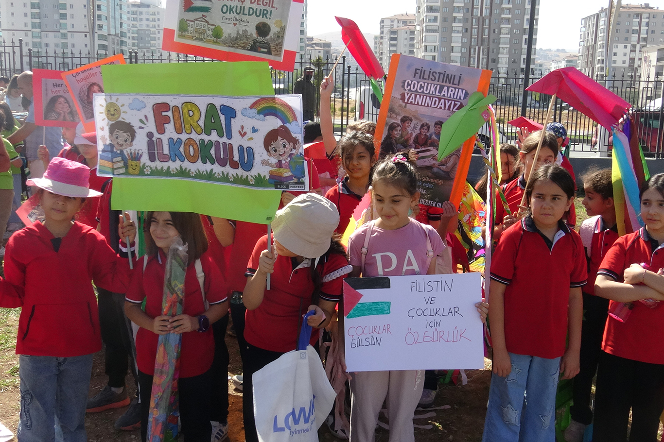Malatya'da Gazzeli çocuklar için uçurtmalar gökyüzüne bırakıldı