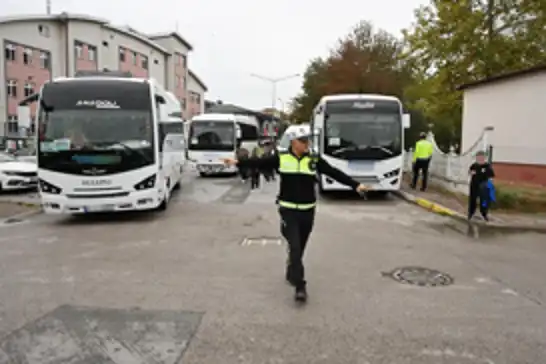 Kocaeli'de okul ve yurt çevrelerinde denetim: 13 aranan şahıs hakkında işlem yapıldı