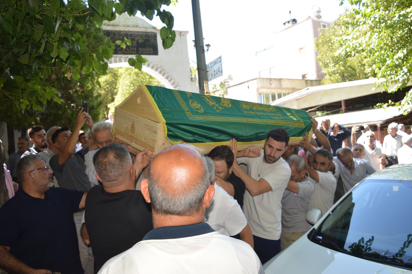 Siirt’in tanınan hekimlerinden Dr. Feridun Bağış son yolculuğuna uğurlandı