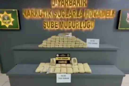 Diyarbakır'da 56 kilogram toz esrar ele geçirildi: 2 gözaltı