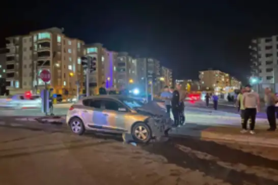 Gaziantep'te motosiklet ile otomobil çarpıştı: Bir yaralı