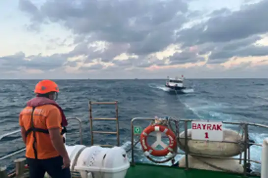 İstanbul'da arızalanan tekne Kıyı Emniyeti ekiplerince kurtarıldı