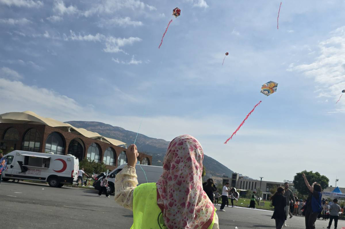Kahramanmaraş Umut Kervanı Filistinli çocuklar için uçurtma uçurdu