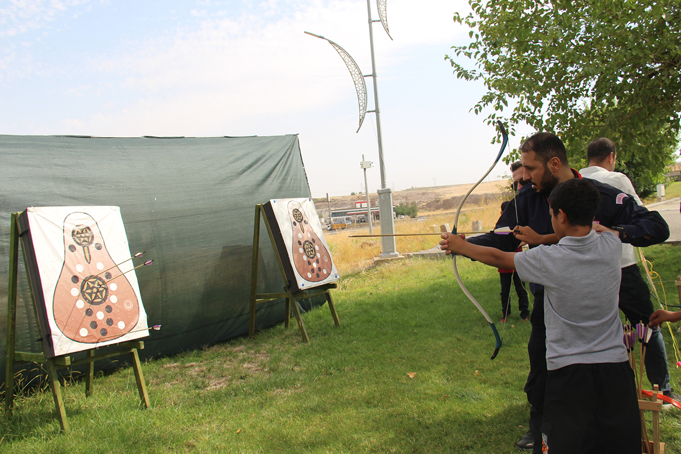 Diyarbakır'da Gazze için uçurtmalar gökyüzüne yükseldi