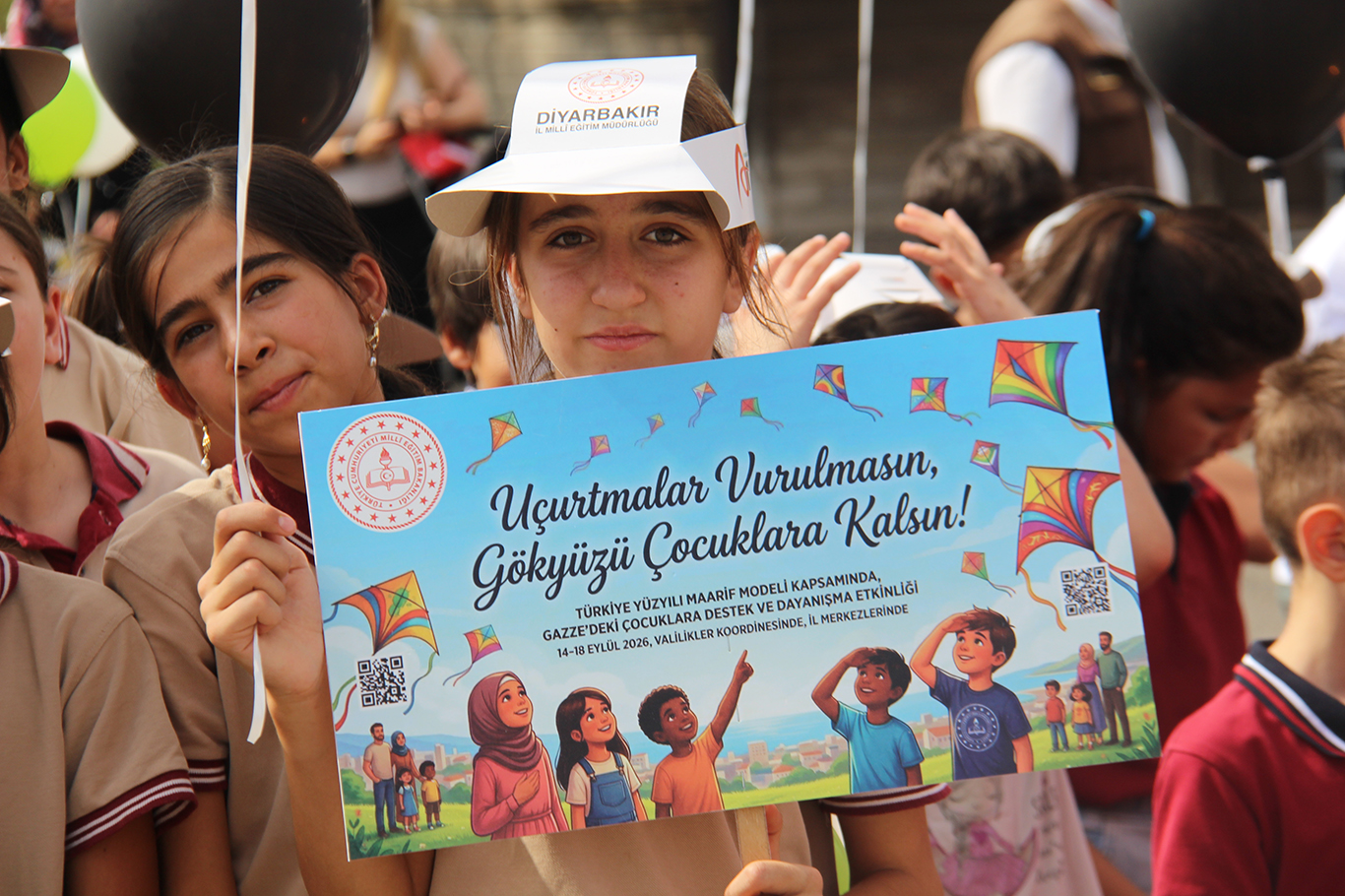 Diyarbakır'da Gazze için uçurtmalar gökyüzüne yükseldi