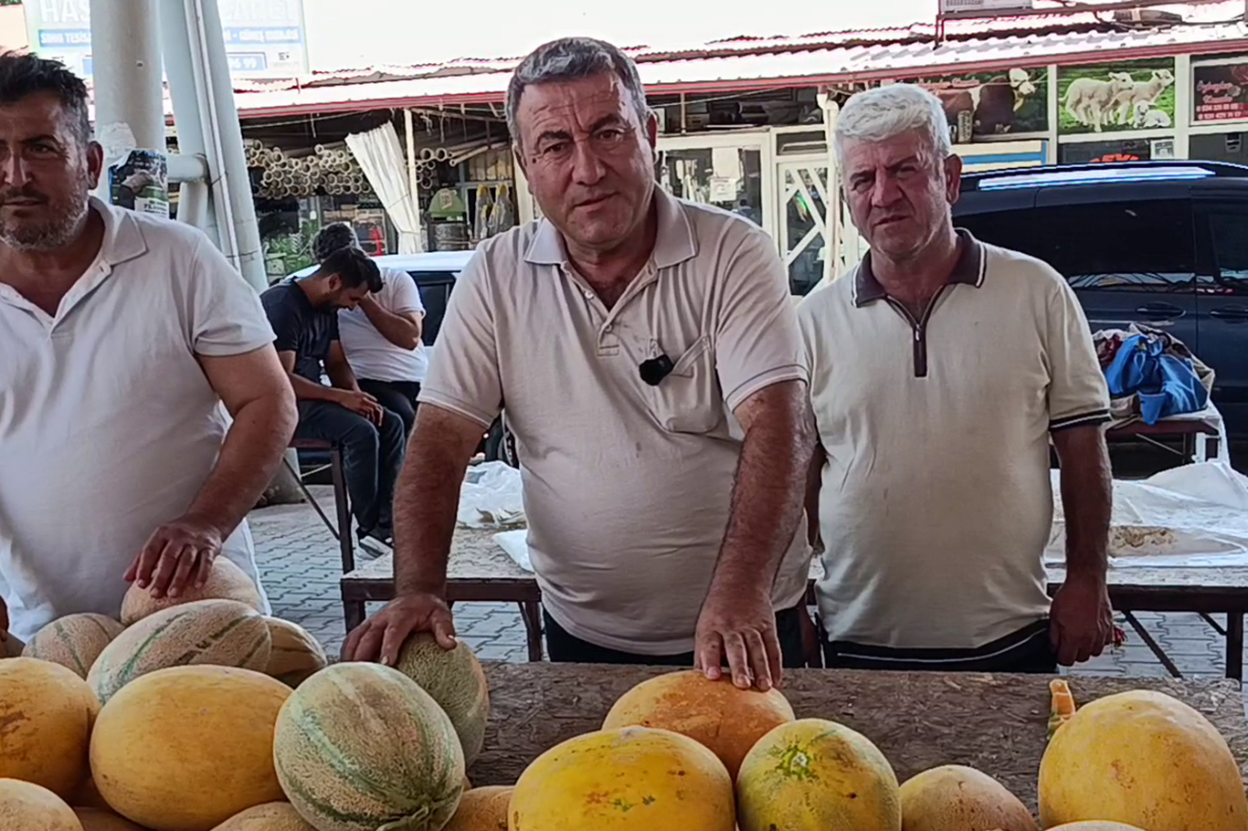 Barındır Mahallesi Muhtarı Selahattin Memur