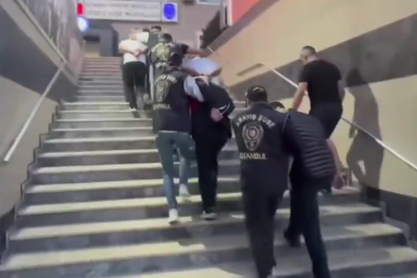 İstanbul Fatih'te iki grup arasındaki olayla ilgili 12 şüpheli yakalandı