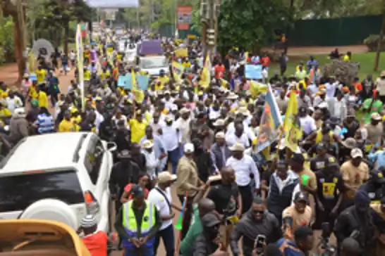 Uganda'da muhalif Lumbuye için Türkiye Büyükelçiliği önünde protesto